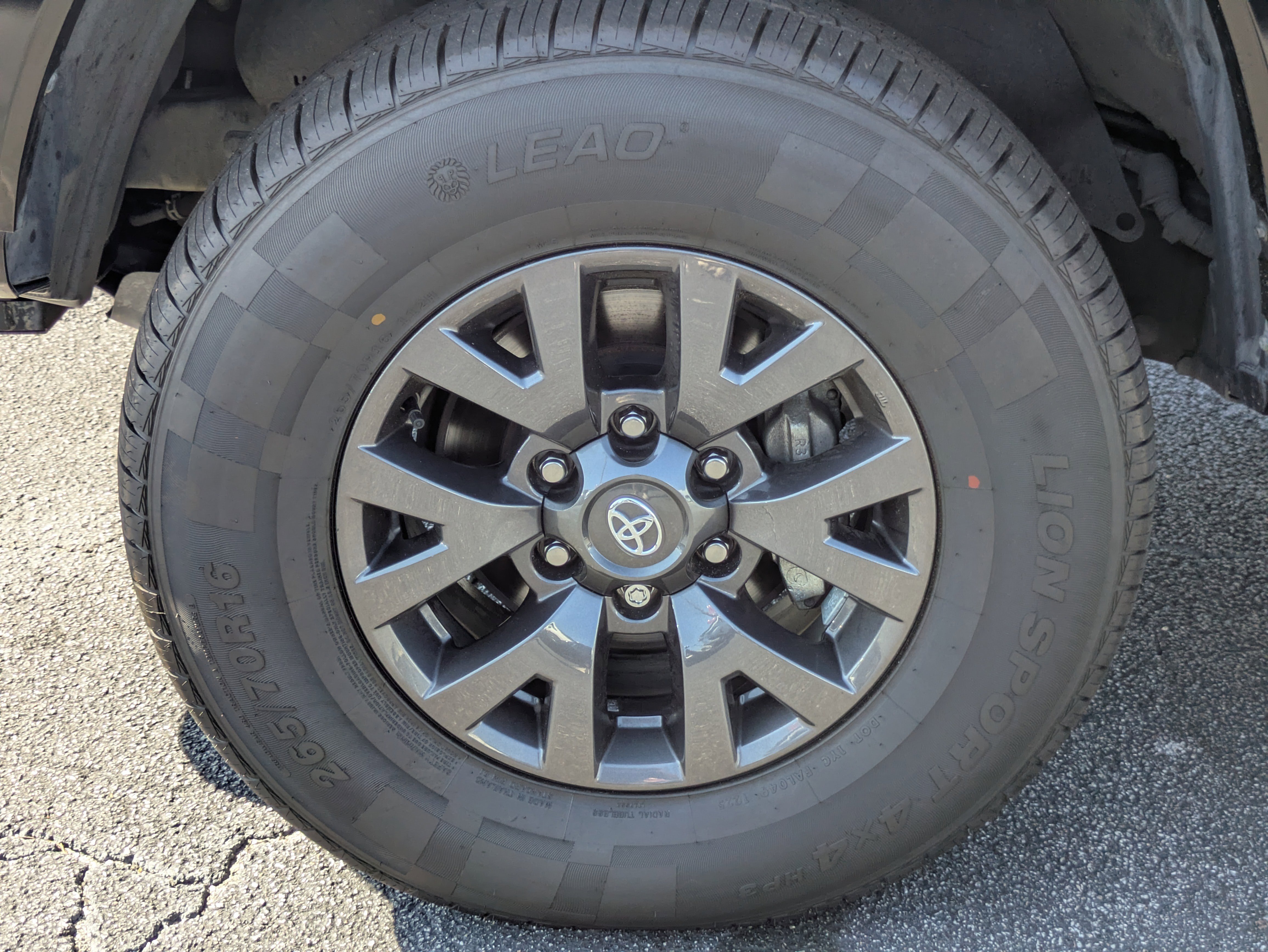 Used 2022 Toyota Tacoma SR5 w/ Technology Package image 28