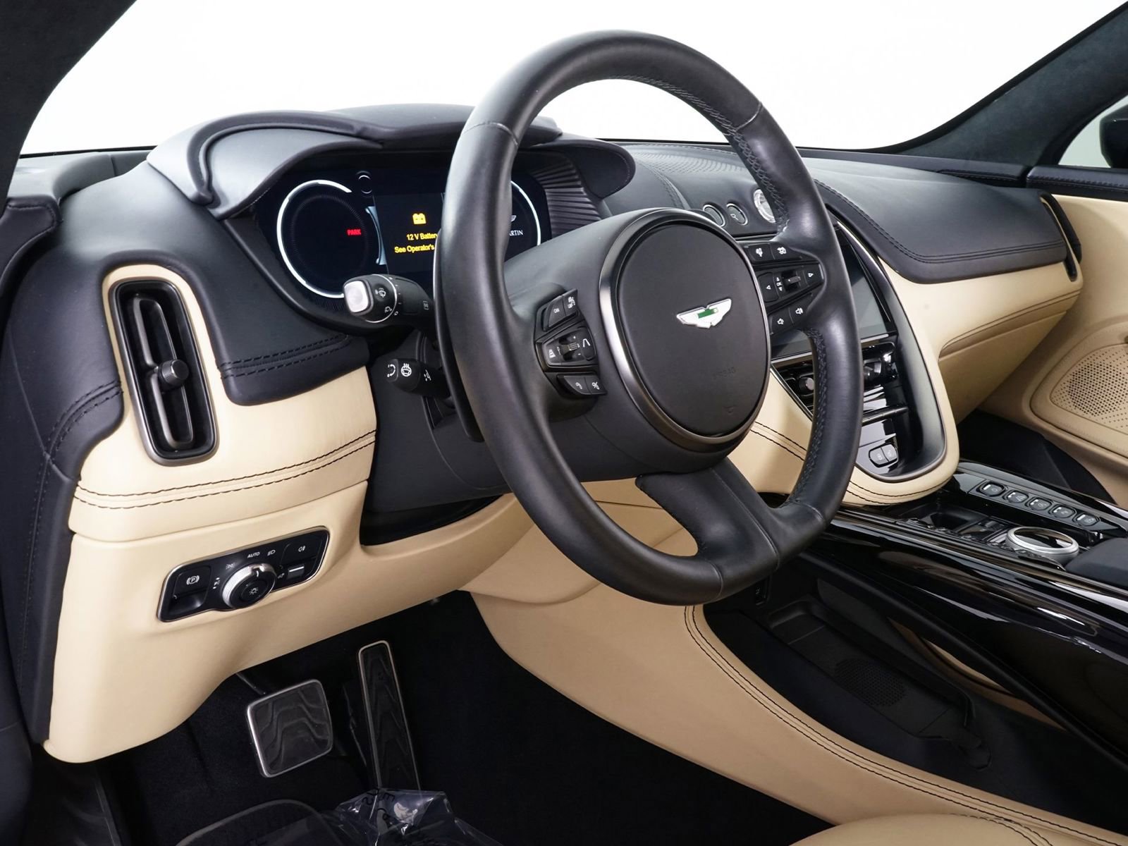 Used 2023 Aston Martin DBX image 4