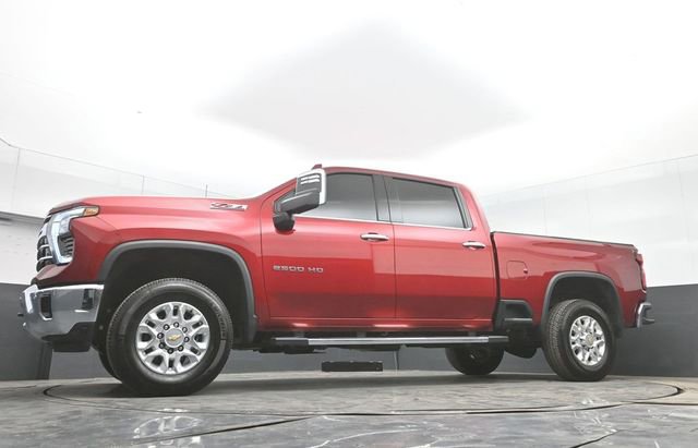 Used 2025 Chevrolet Silverado 2500 LTZ w/ LTZ Convenience Package image 44