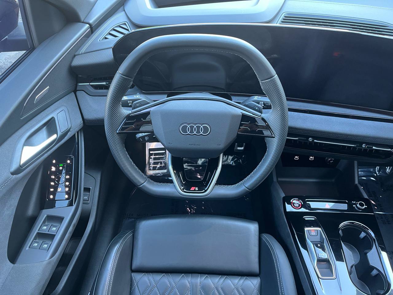 Used 2025 Audi SQ6 e-tron Premium Plus w/ Premium Plus AWD/4WD image 3