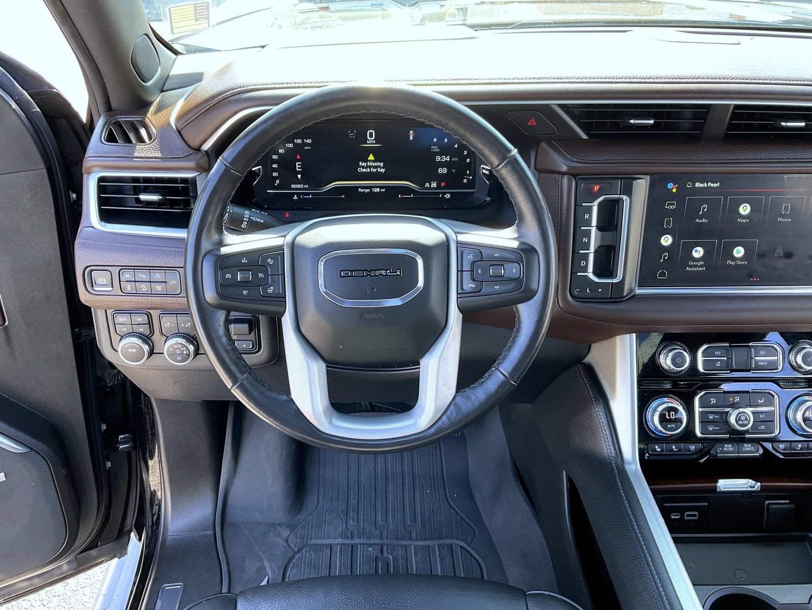 Certified 2022 GMC Yukon XL Denali w/ Denali Premium Package AWD/4WD image 11