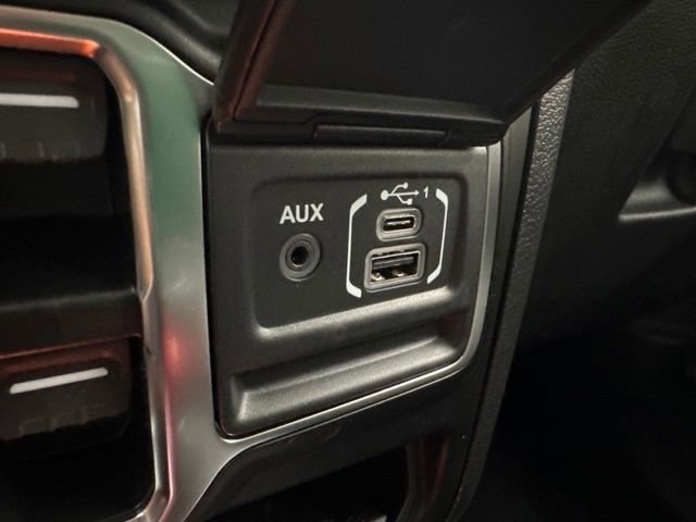 Used 2023 Jeep Gladiator Sport image 15