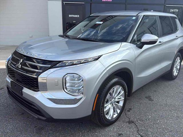 New 2026 Mitsubishi Outlander ES