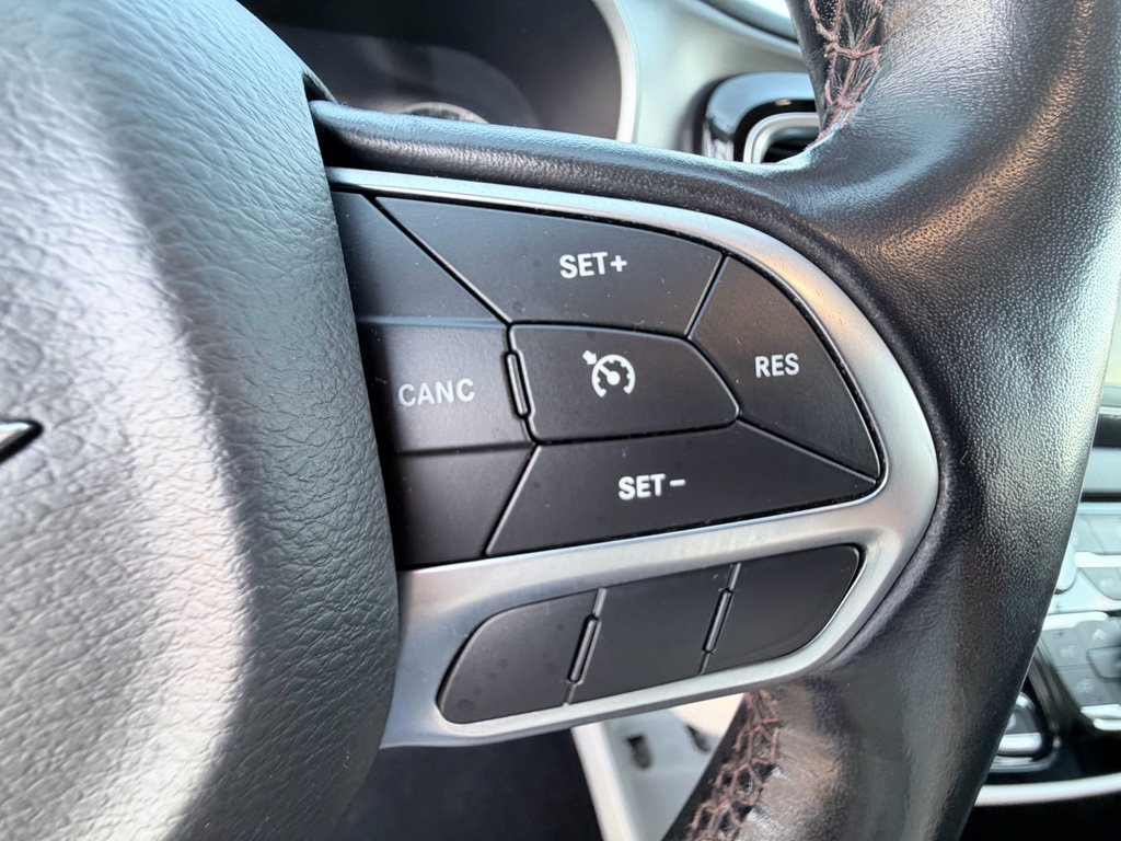 Used 2020 Chrysler Pacifica Touring-L FWD image 14