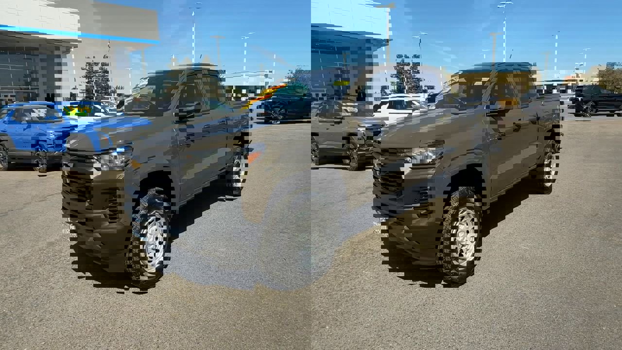 Used 2024 Chevrolet Colorado W/T RWD image 3