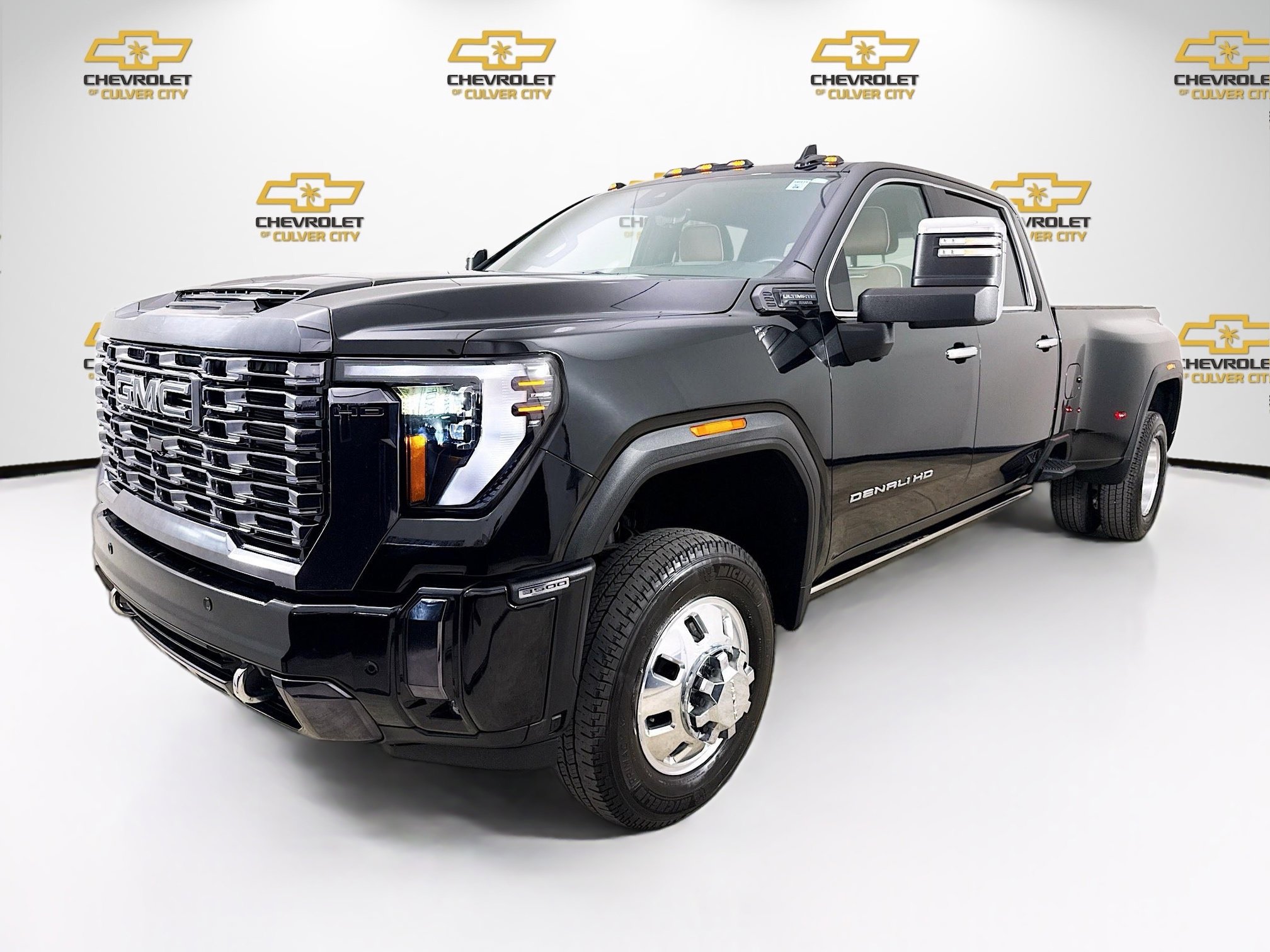 Used 2024 GMC Sierra 3500 Denali Ultimate image 3