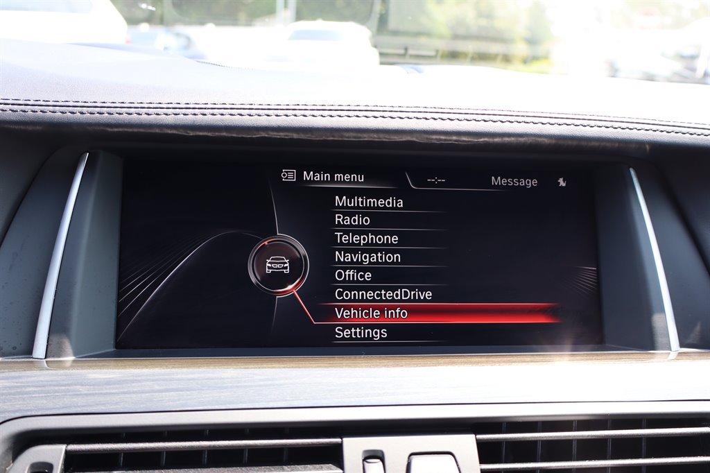 Used 2015 BMW 550i Sedan RWD image 22