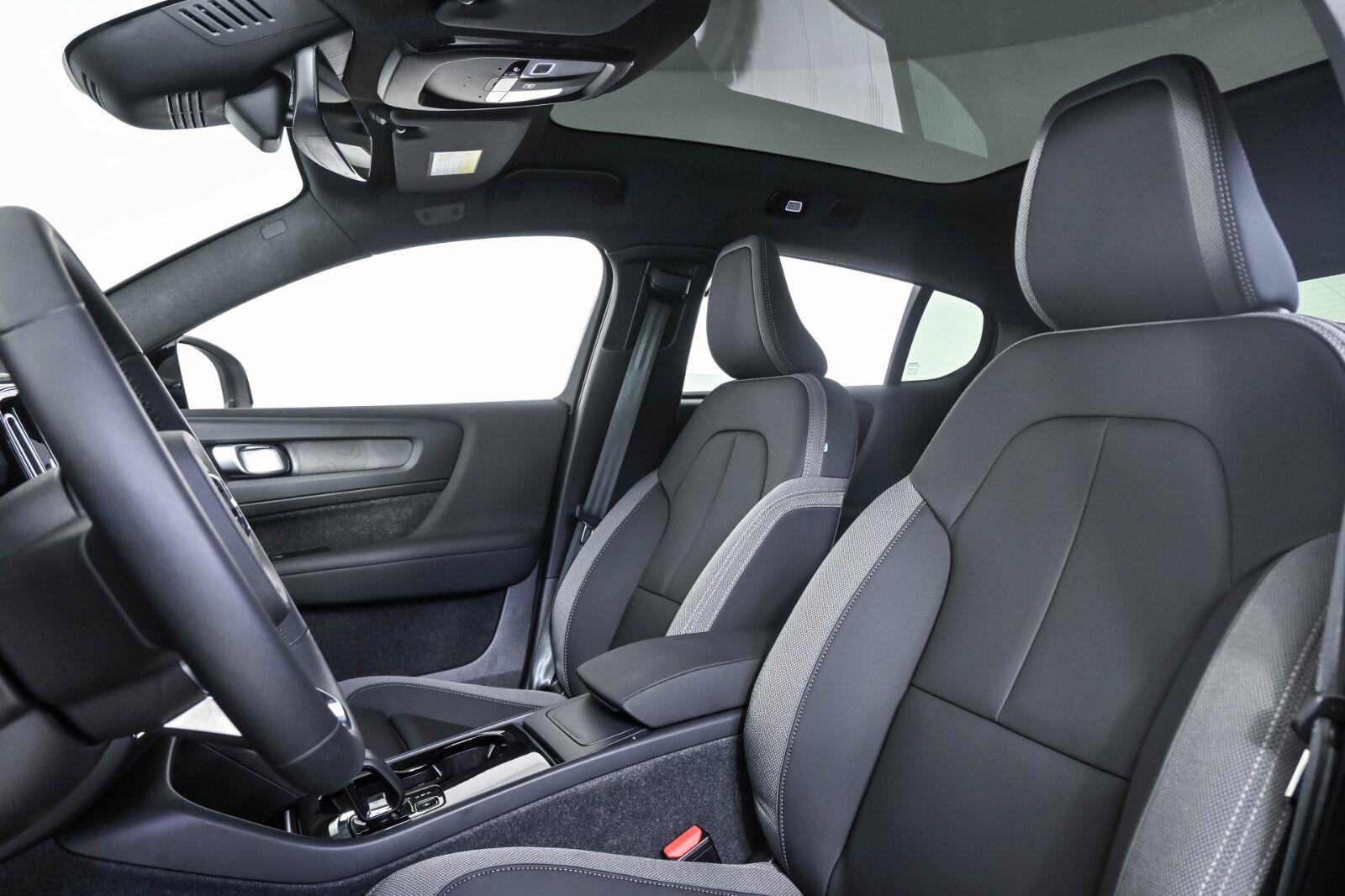Certified 2024 Volvo C40 Recharge Core w/ Climate Package AWD/4WD image 5