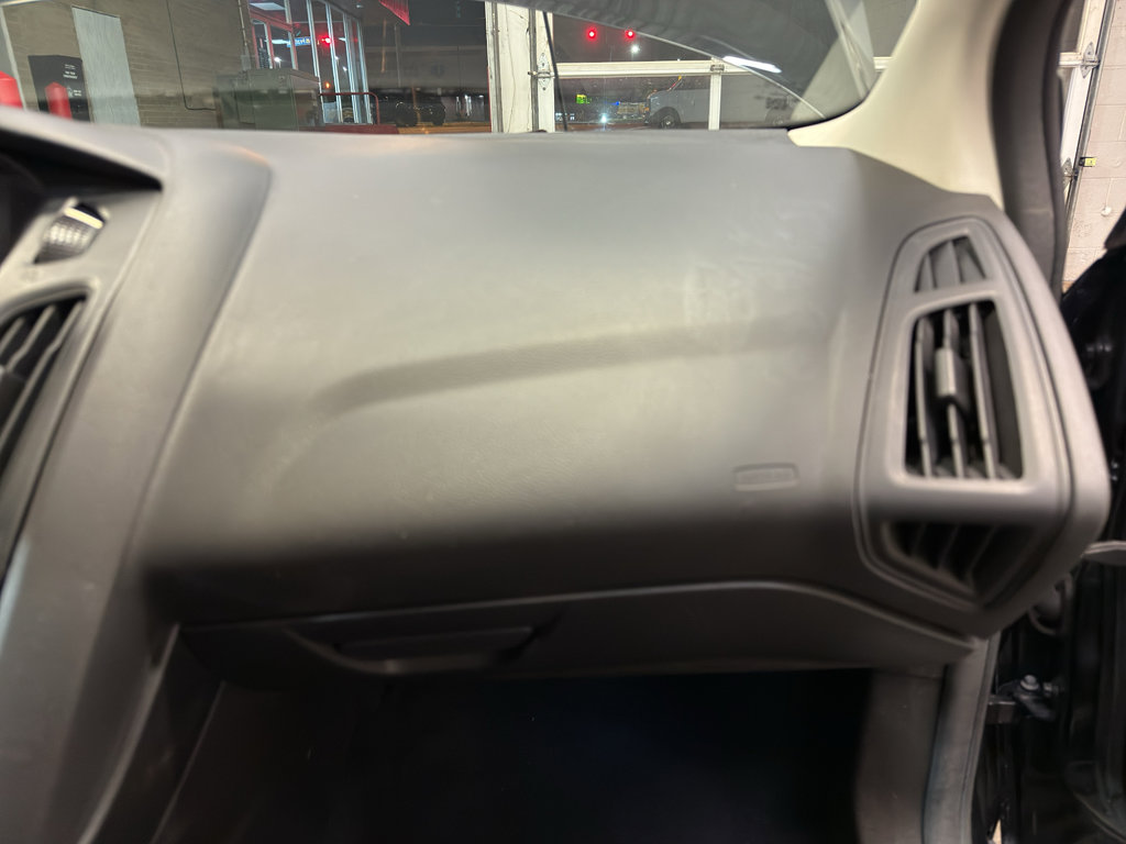 Used 2016 Ford Focus SE FWD image 22