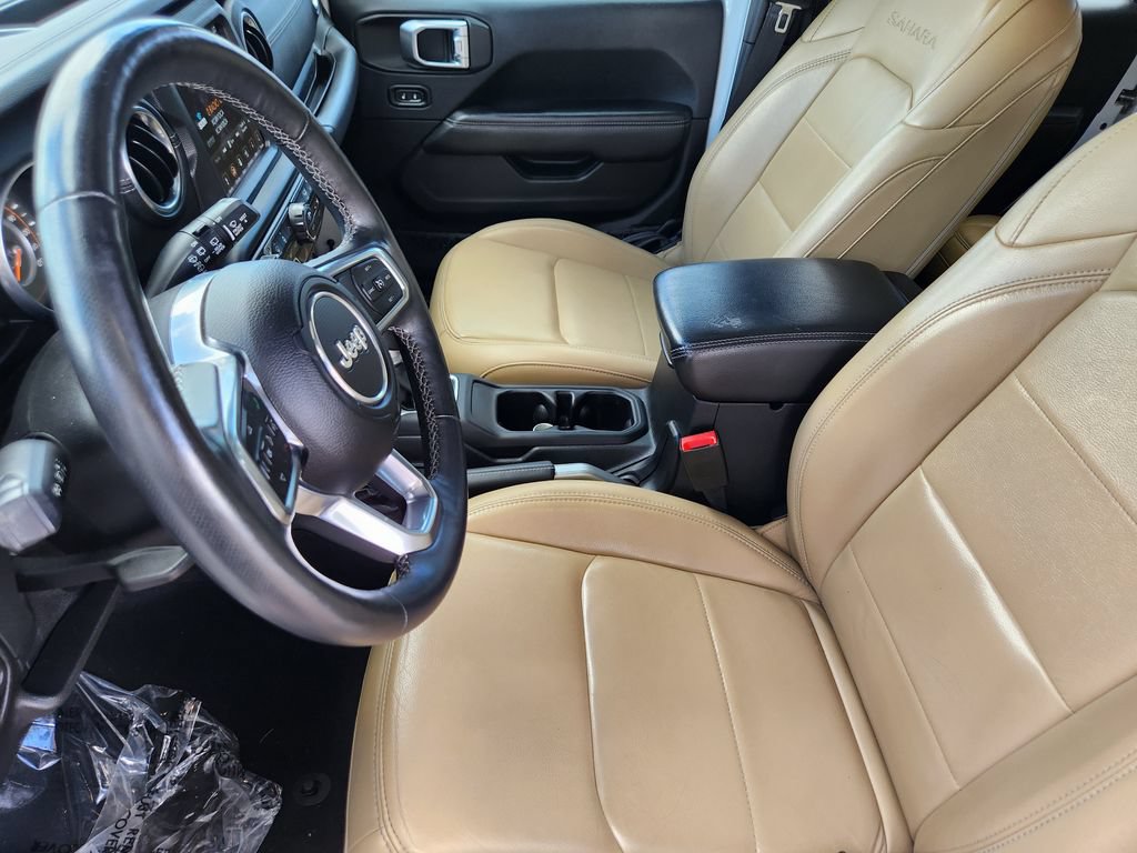 Used 2018 Jeep Wrangler Unlimited Sahara AWD/4WD image 4