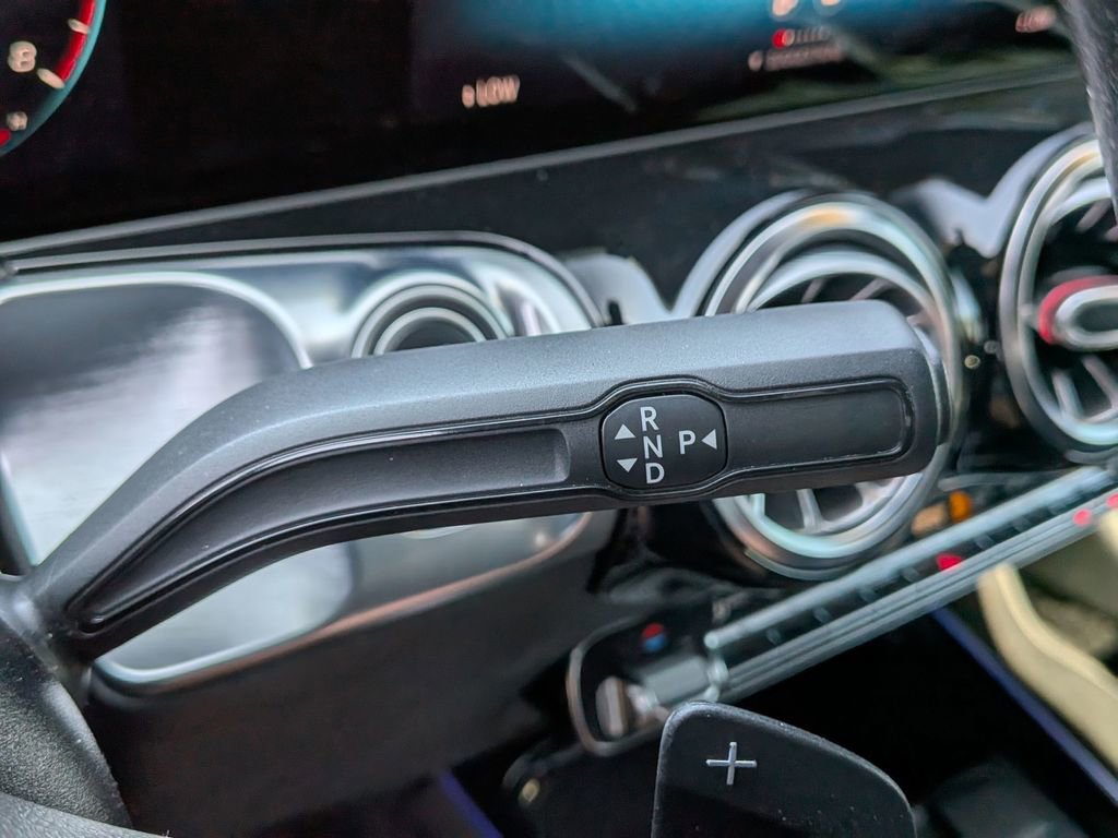 Used 2021 Mercedes-Benz GLB 250 4MATIC image 29