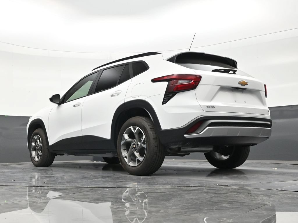 Used 2026 Chevrolet Trax LT FWD image 23