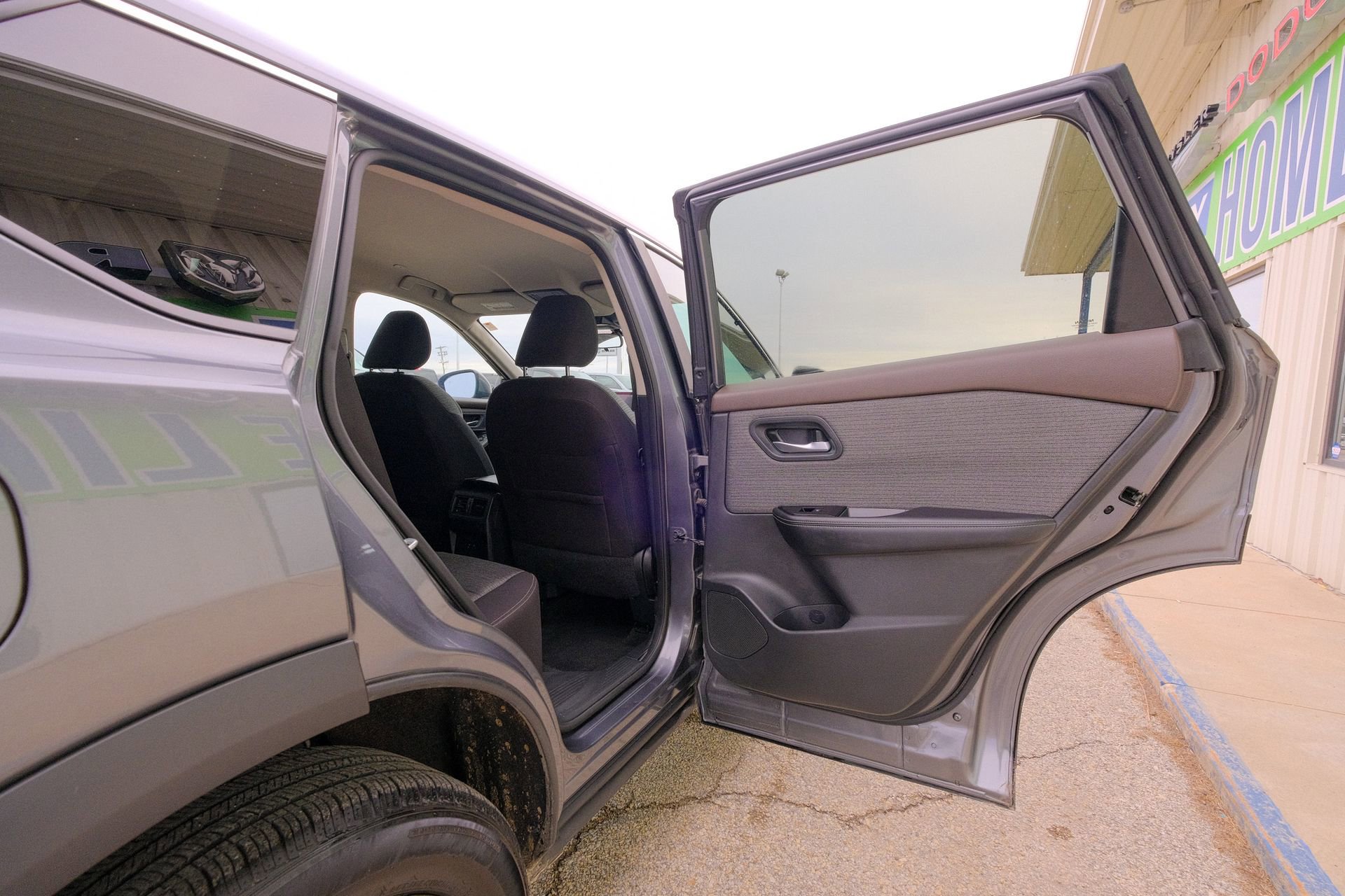 Used 2023 Nissan Rogue SV image 19