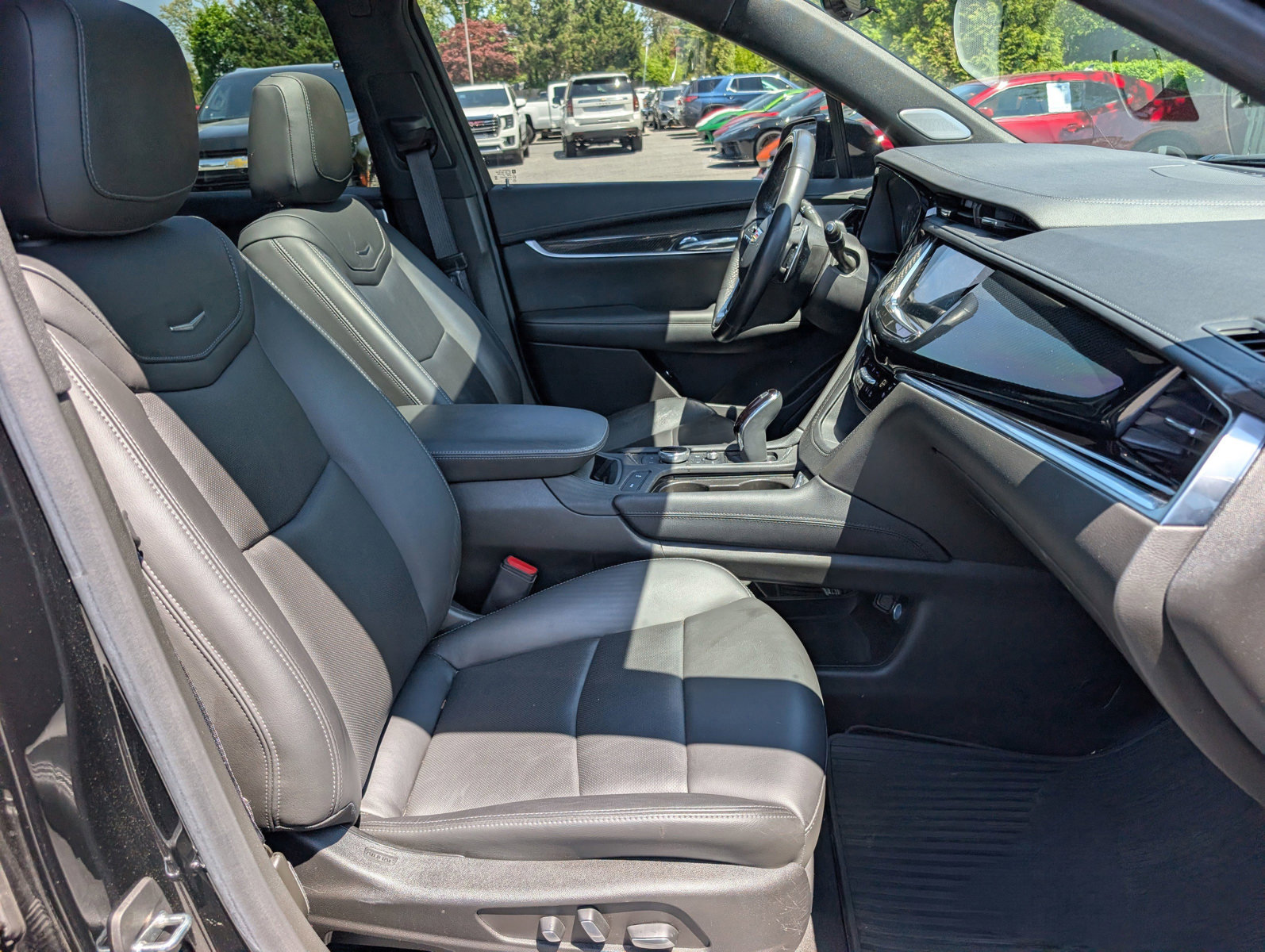 Used 2023 Cadillac XT6 Sport w/ Technology Package AWD/4WD image 13