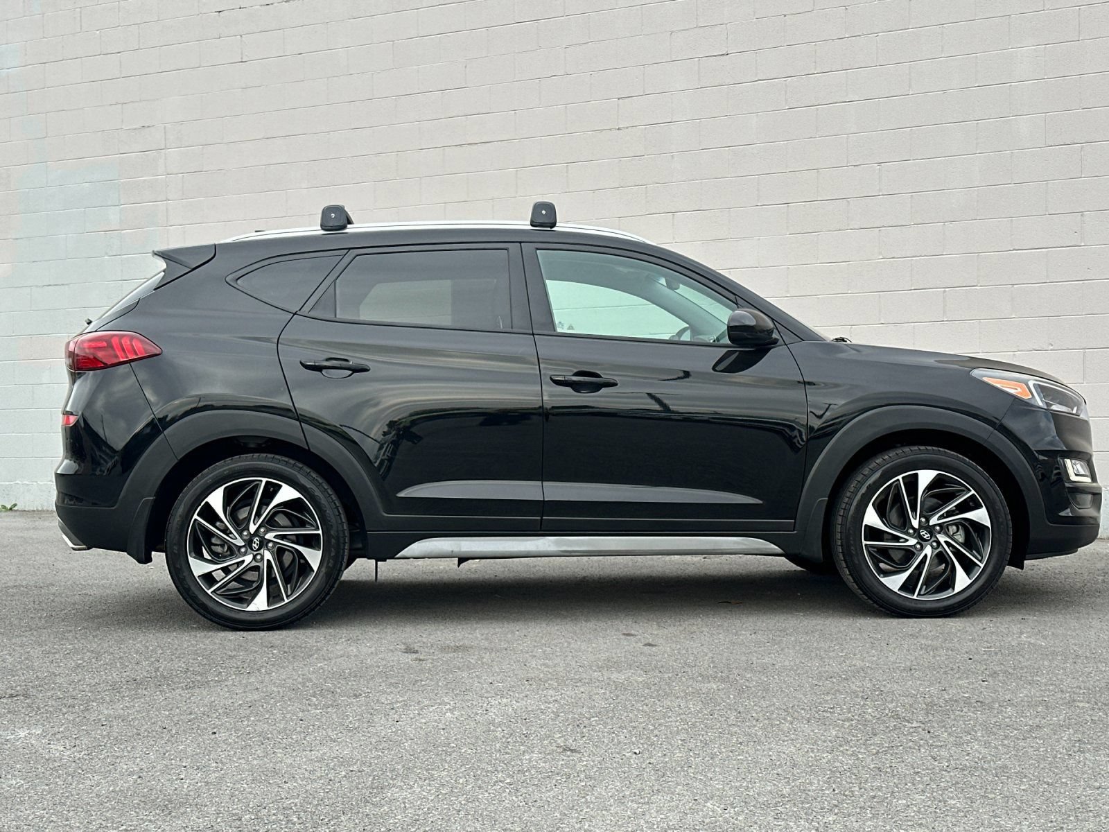 Used 2019 Hyundai Tucson Sport FWD image 2