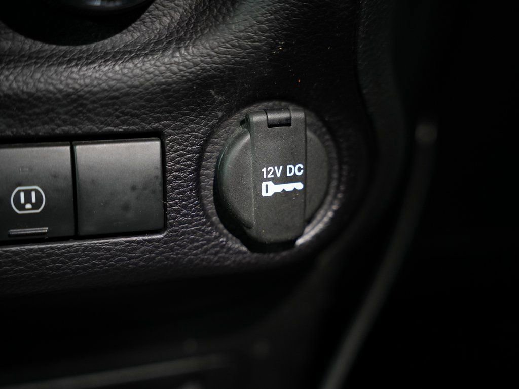 Used 2015 Jeep Wrangler Unlimited Sahara w/ Connectivity Group AWD/4WD image 25