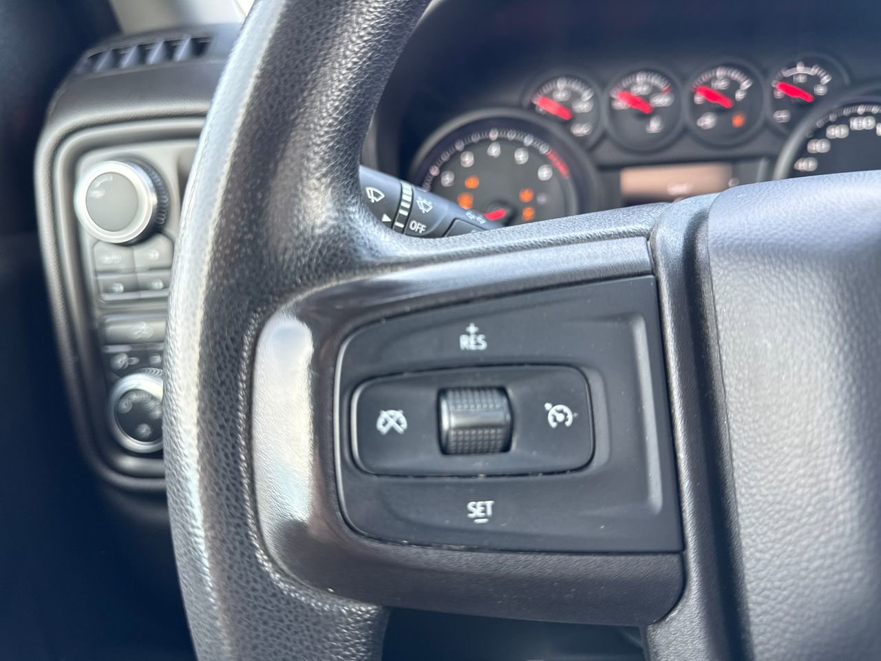 Used 2020 GMC Sierra 1500 4x4 Crew Cab w/ Sierra Value Package image 27