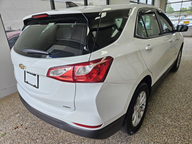 Used 2021 Chevrolet Equinox LS AWD/4WD image 2