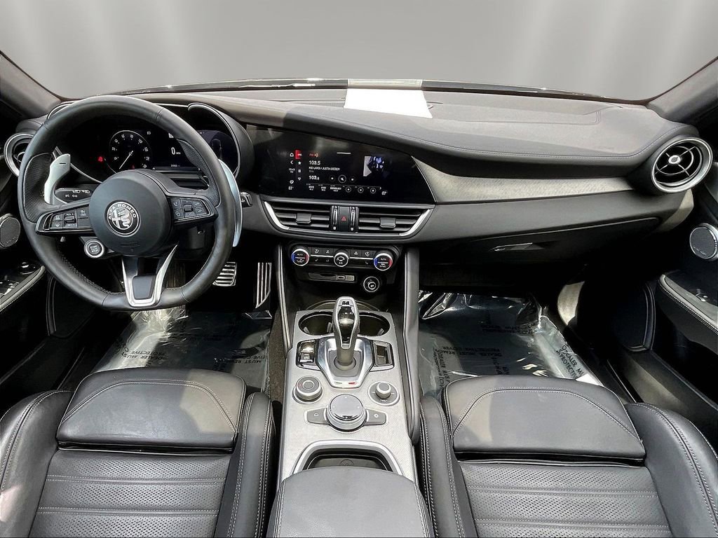 Used 2024 Alfa Romeo Giulia Veloce AWD/4WD image 7