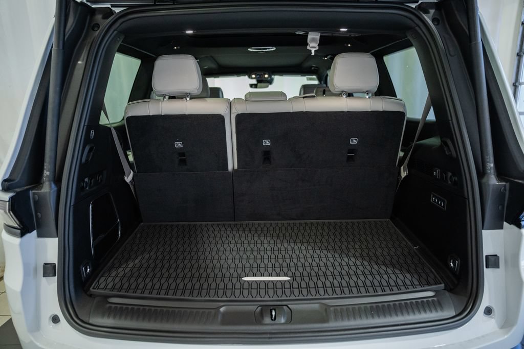 New 2026 Jeep Grand Wagoneer 4WD image 9