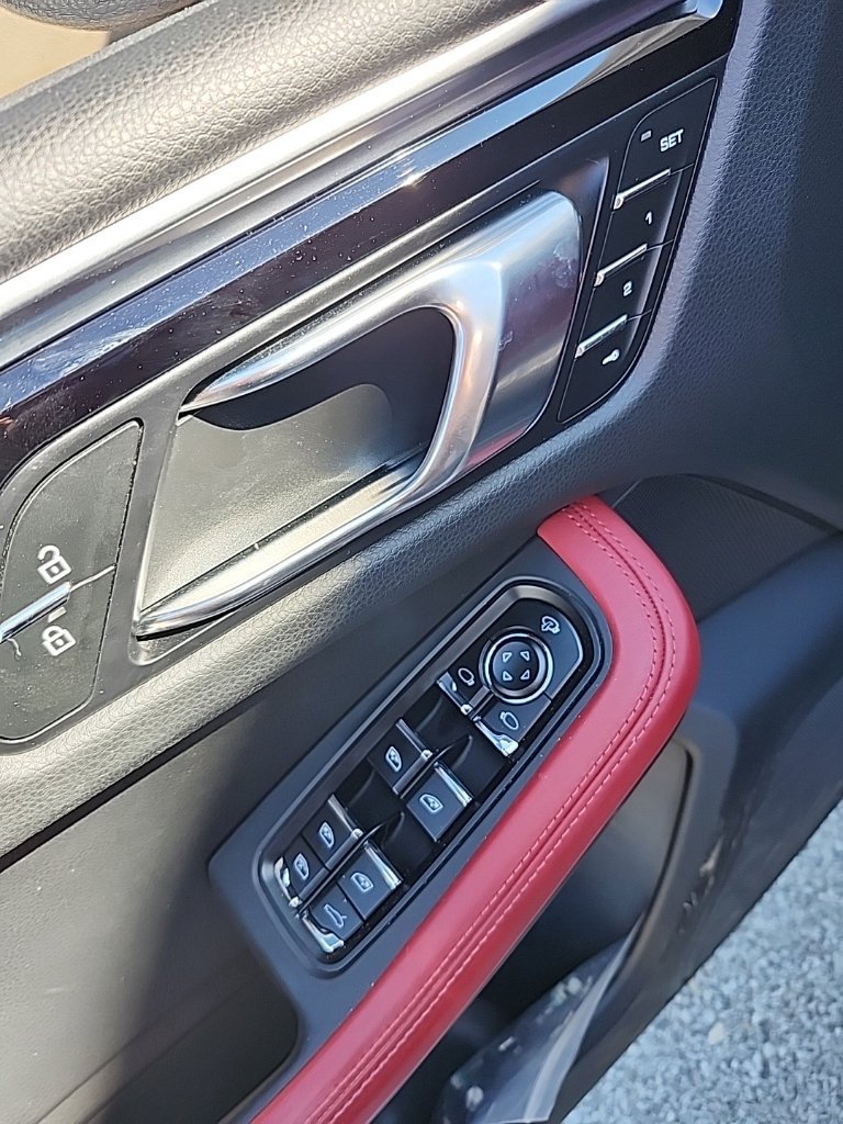 Used 2023 Porsche Macan AWD/4WD image 20