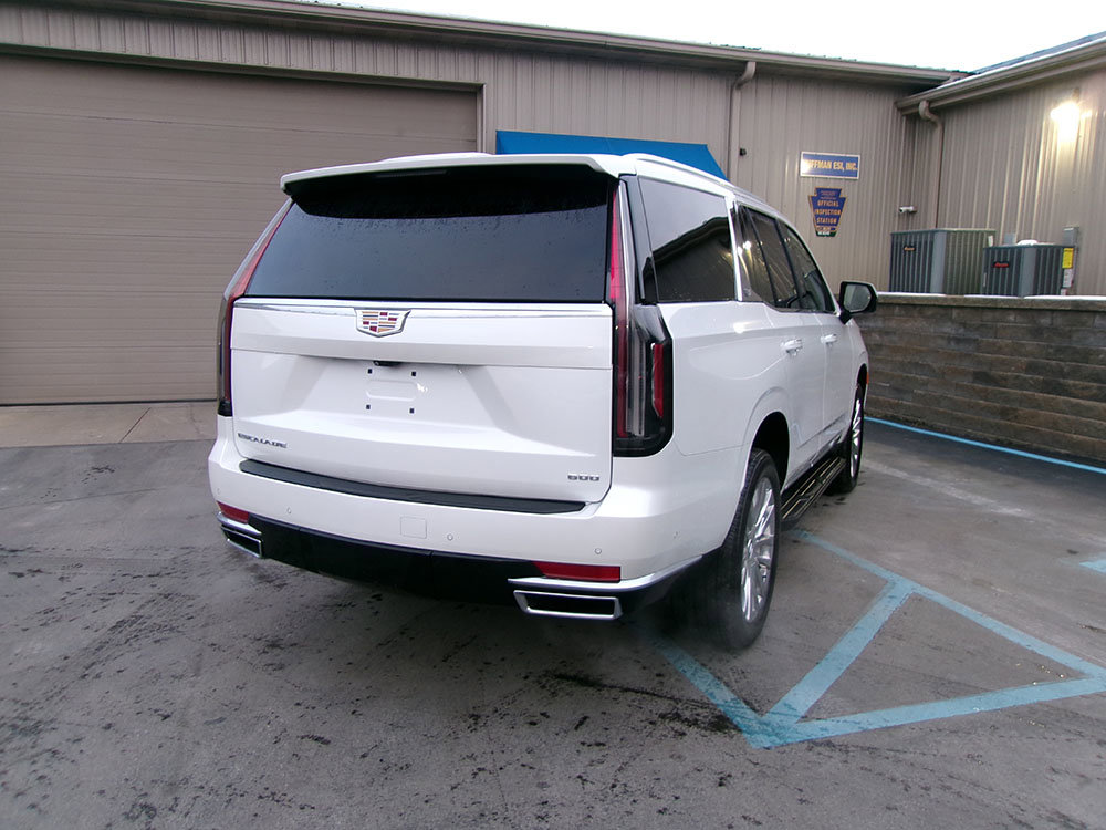 Used 2023 Cadillac Escalade Premium Luxury image 4