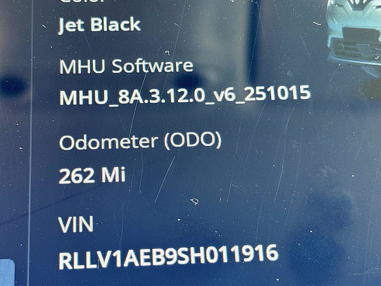 New 2025 VinFast VF 8 Eco AWD/4WD image 12