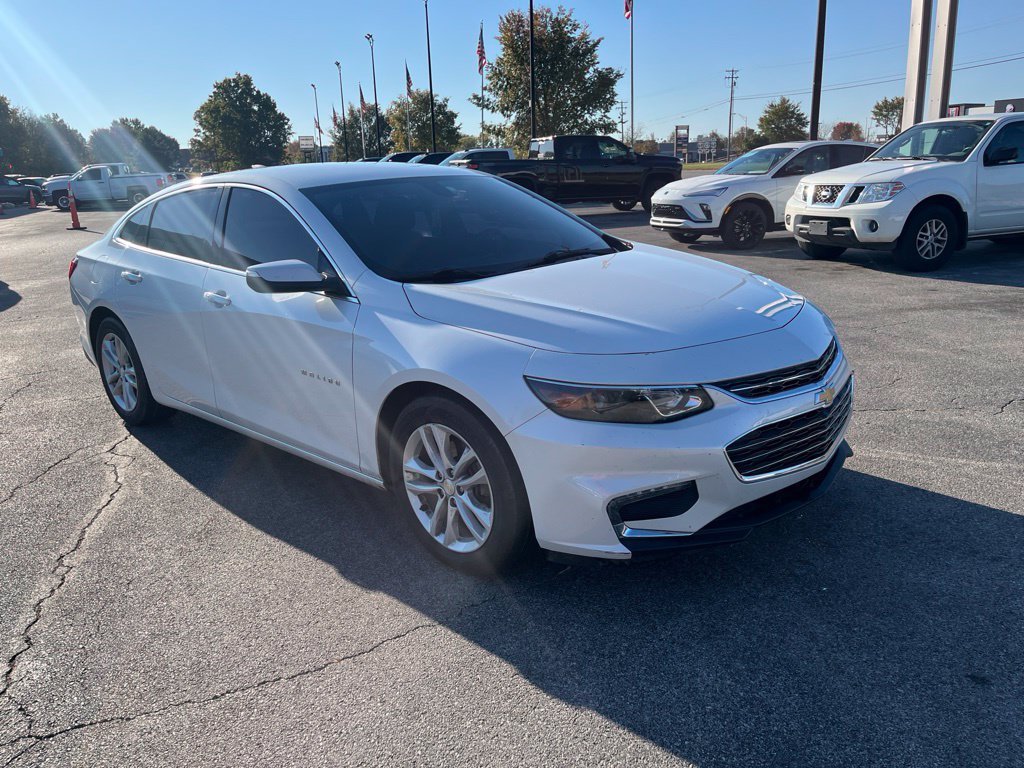 Used 2018 Chevrolet Malibu LT FWD image 2