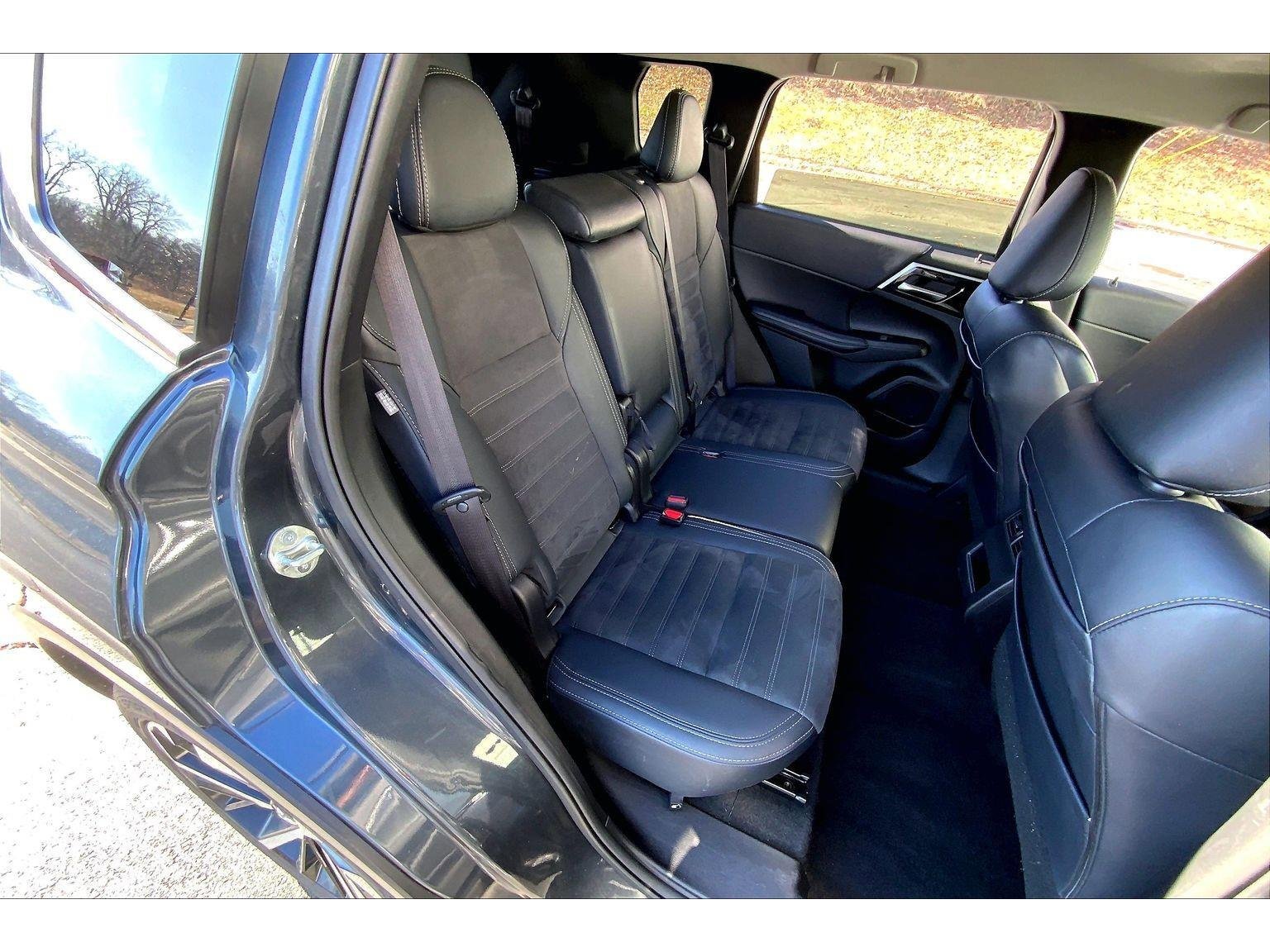 Used 2024 Mitsubishi Outlander SE image 25