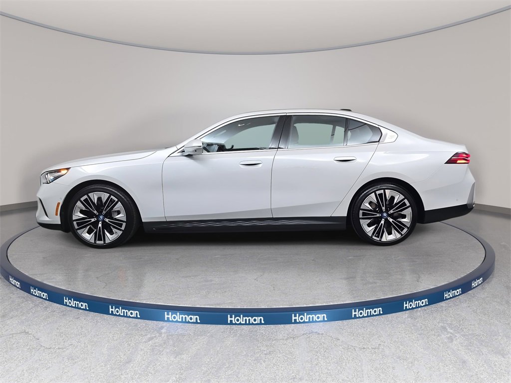 Used 2025 BMW i5 xDrive40 w/ Premium Package image 9