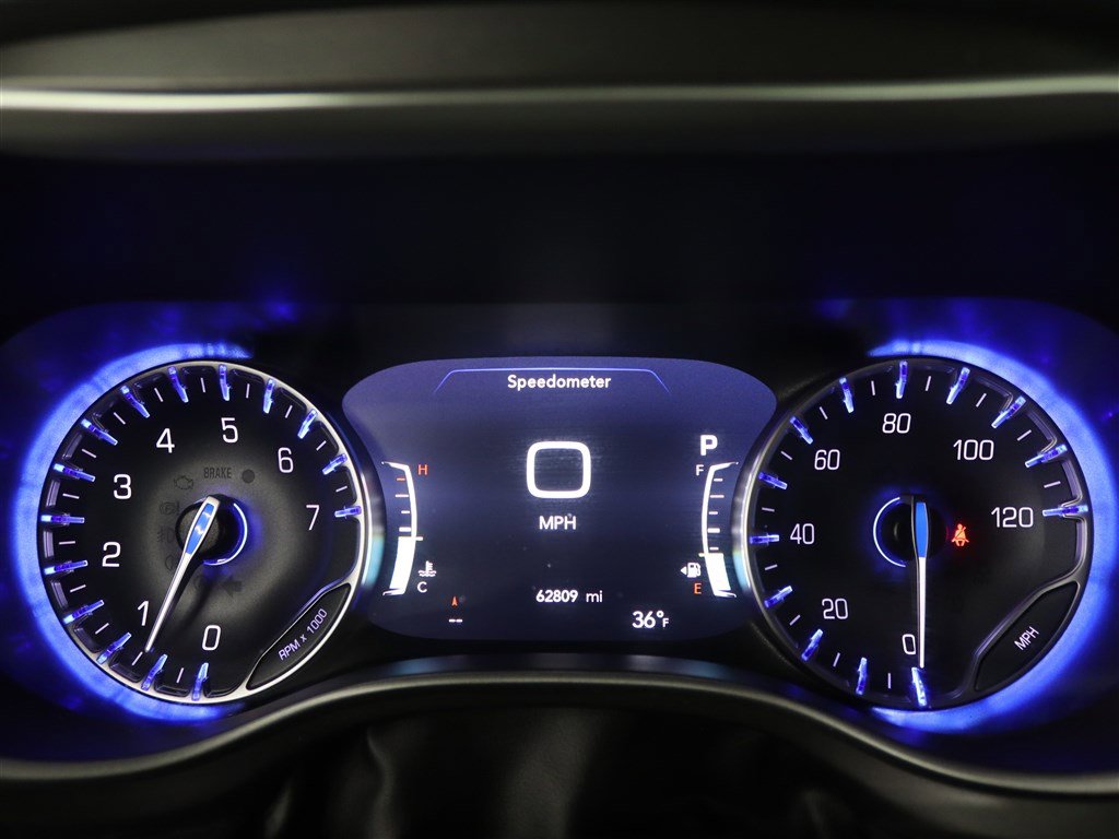 Used 2024 Chrysler Pacifica Touring-L FWD image 24