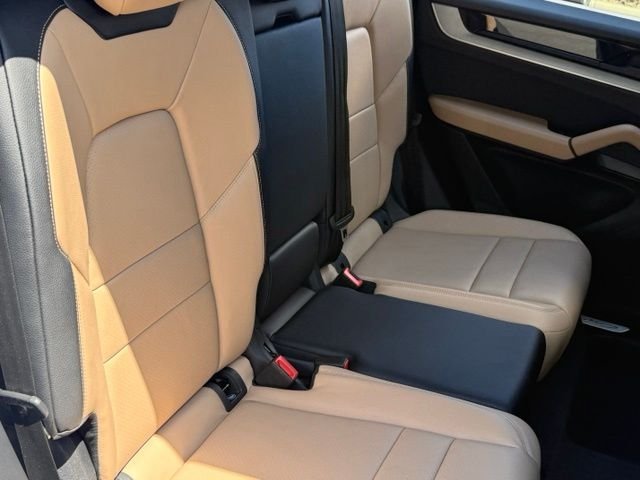 Used 2025 Porsche Cayenne AWD/4WD image 20