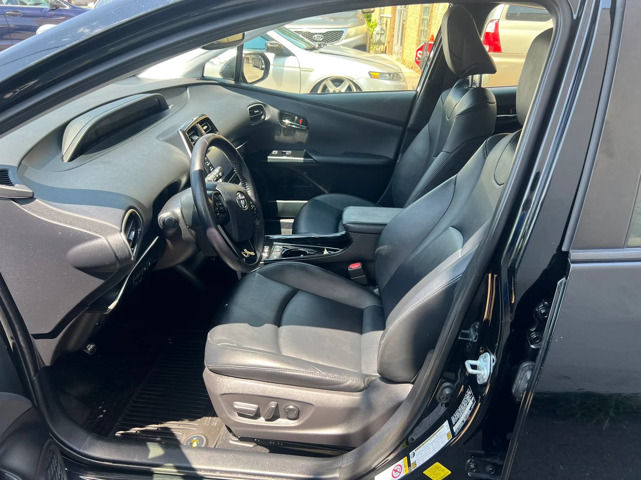 Used 2022 Toyota Prius XLE FWD image 23
