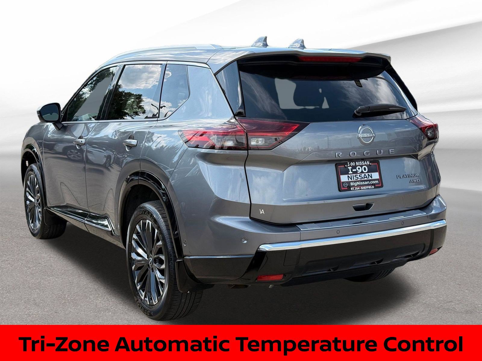 Certified 2025 Nissan Rogue Platinum w/ Tech Package AWD/4WD image 14