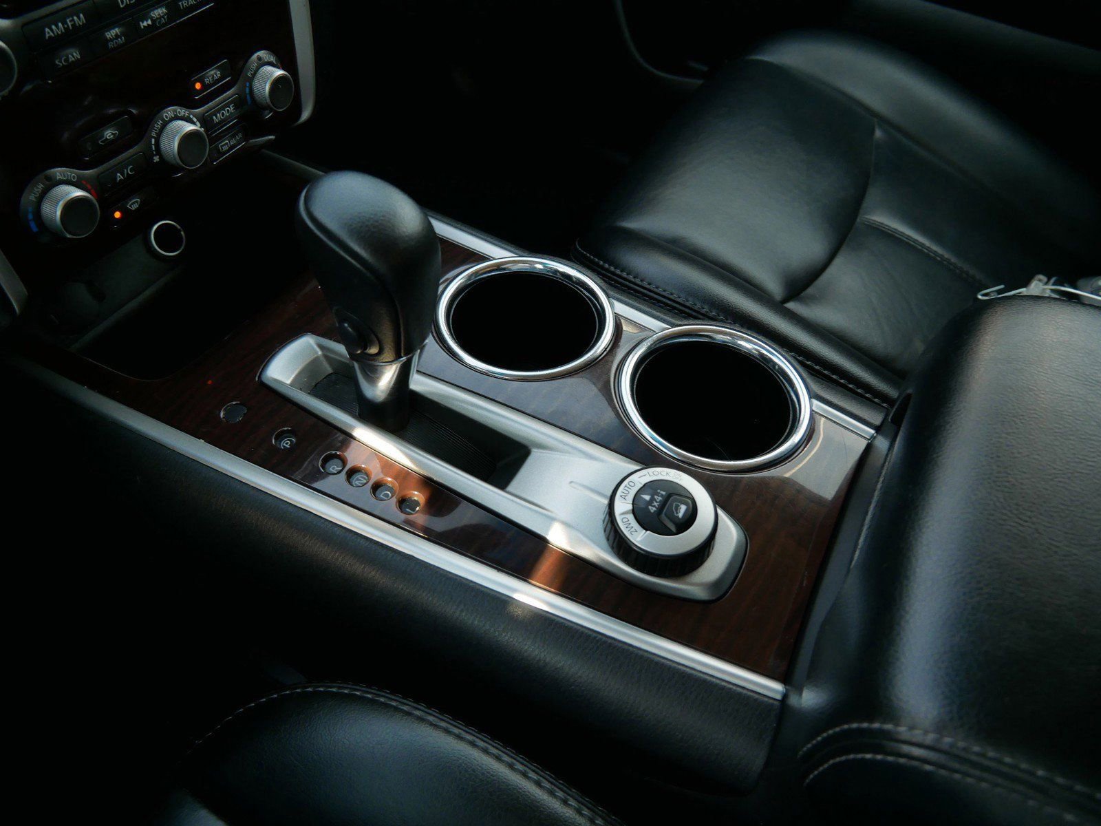 Used 2015 Nissan Pathfinder SL image 22