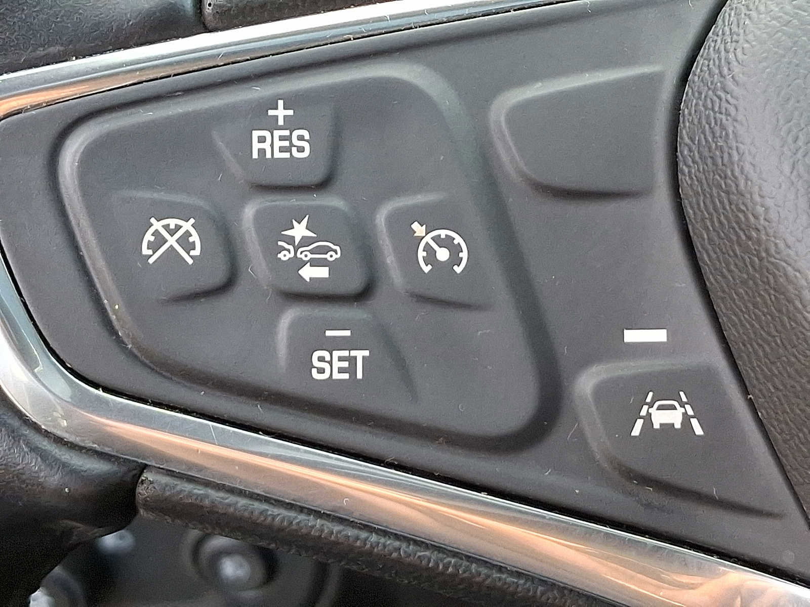 Used 2020 Chevrolet Equinox LT w/ Midnight Edition image 23