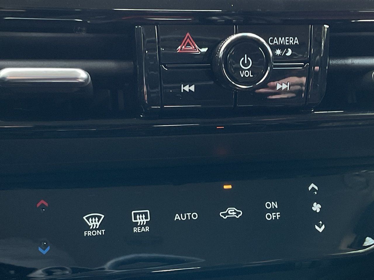 New 2026 Nissan Kicks SR FWD image 32