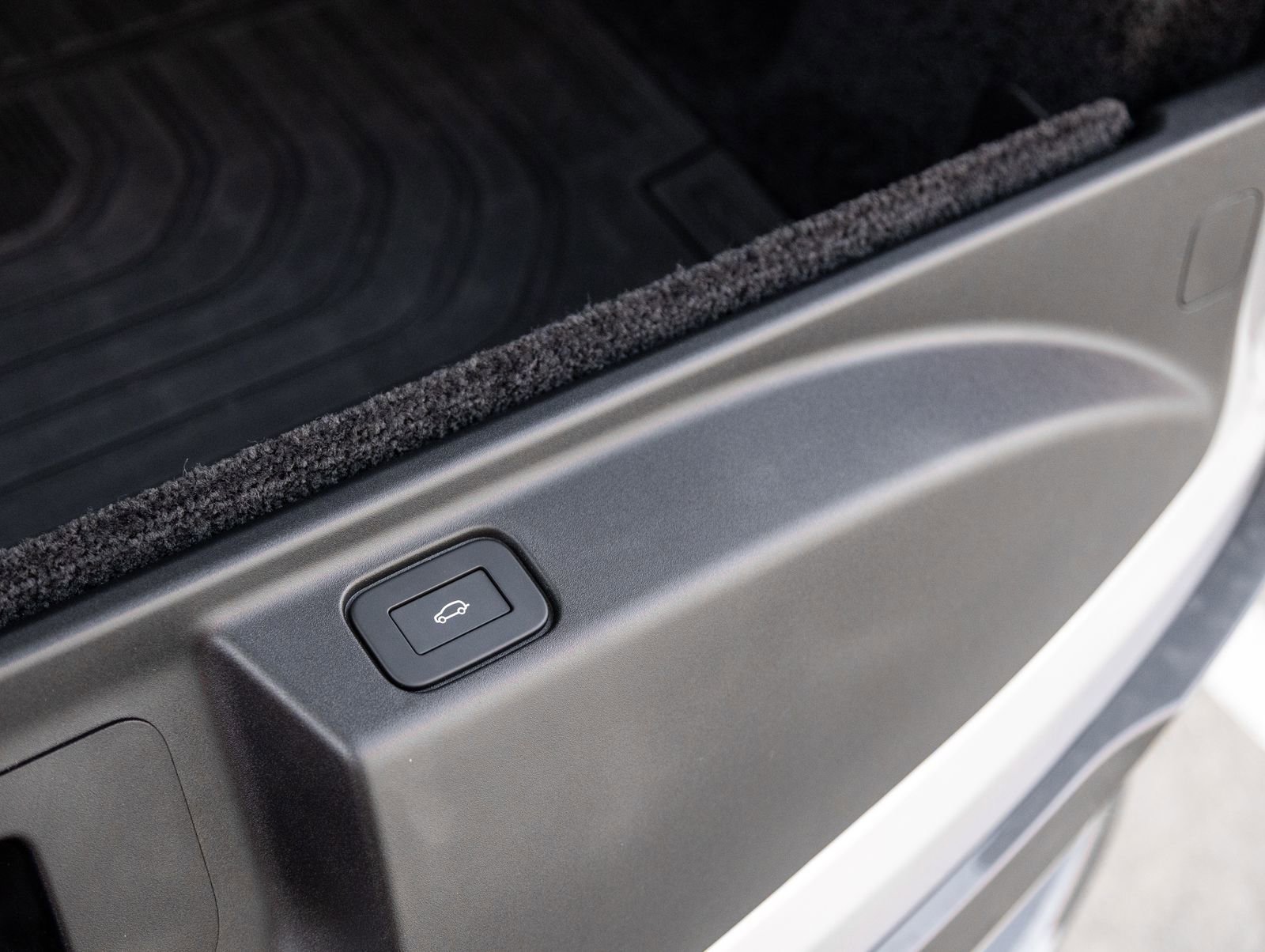 Used 2025 Land Rover Range Rover SE image 28