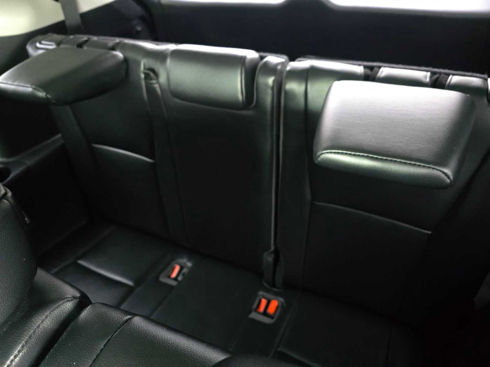 Used 2023 Toyota Highlander XLE FWD image 19
