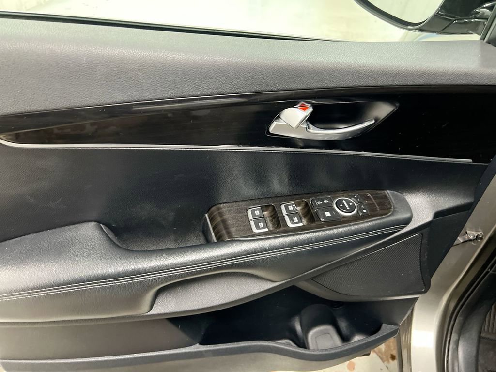 Used 2019 Kia Sorento LX image 20