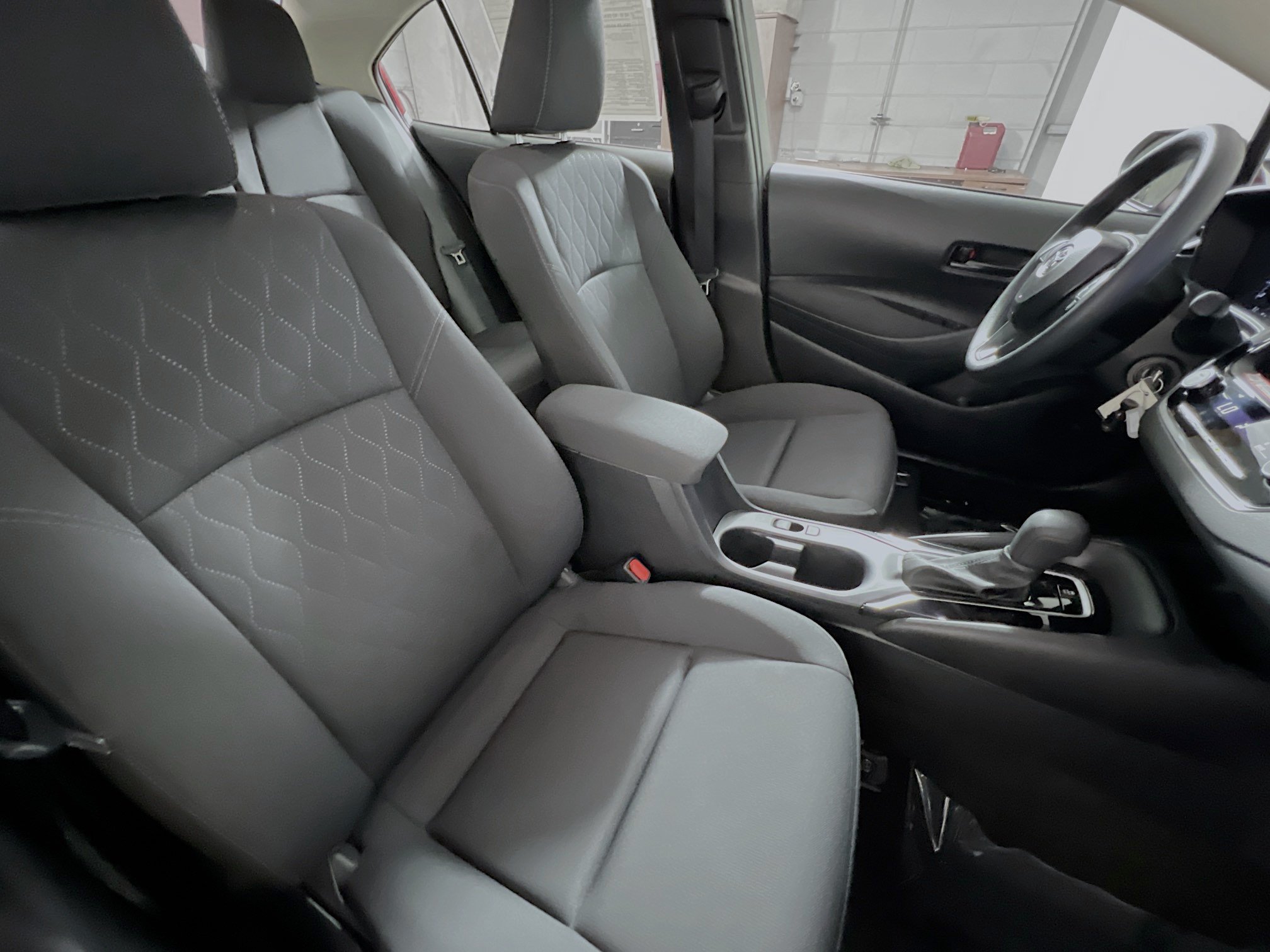 Used 2025 Toyota Corolla LE FWD image 30