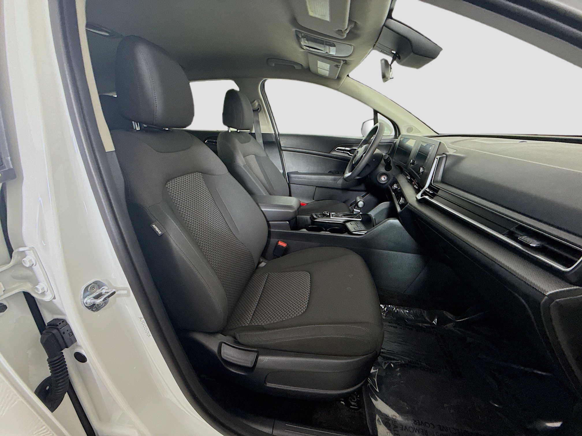 Used 2025 Kia Sportage LX image 28