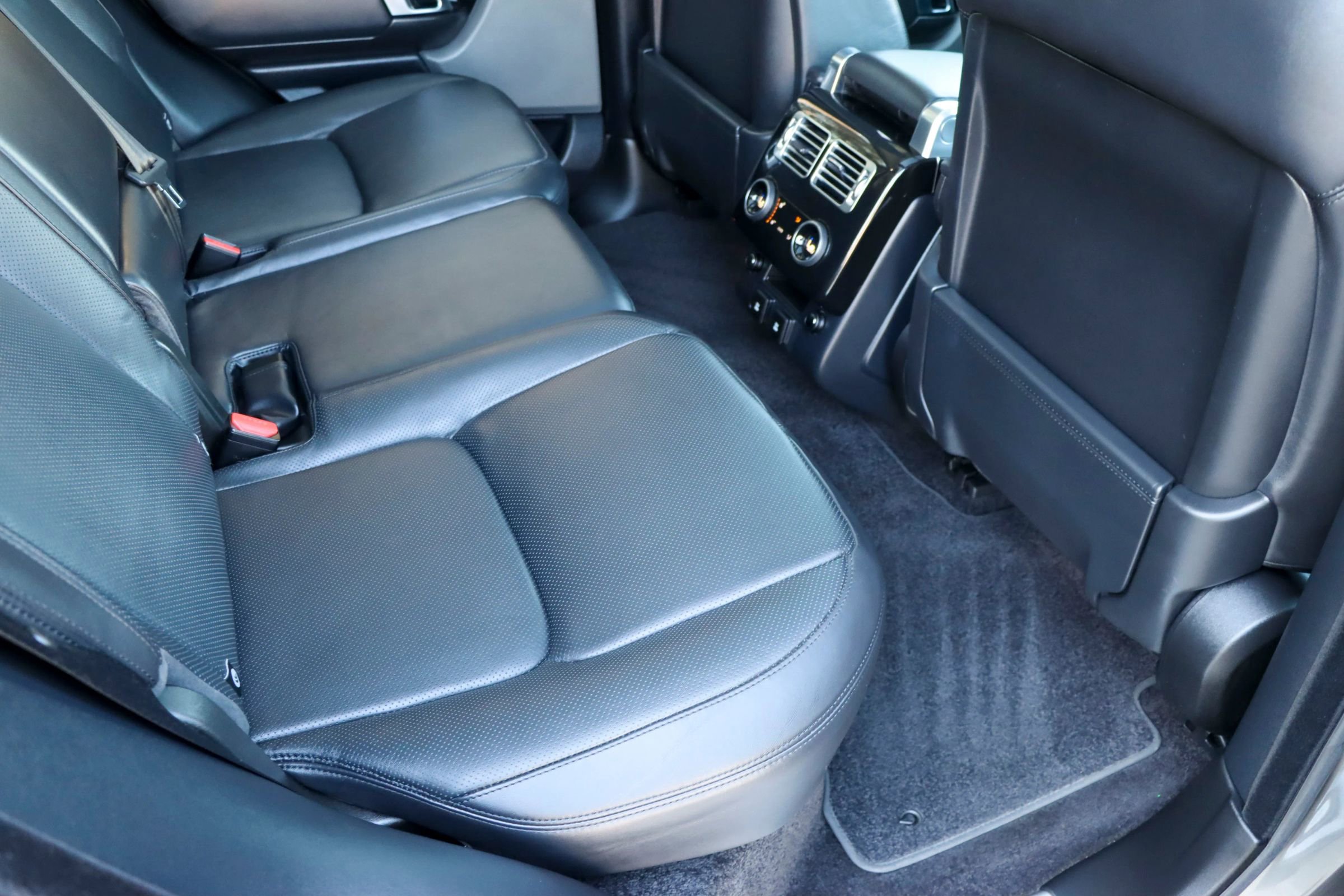 Used 2018 Land Rover Range Rover HSE AWD/4WD image 38