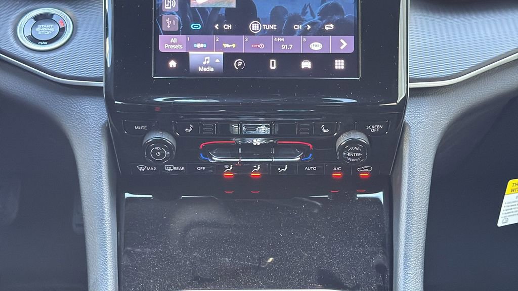 Used 2025 Jeep Grand Cherokee Altitude image 22