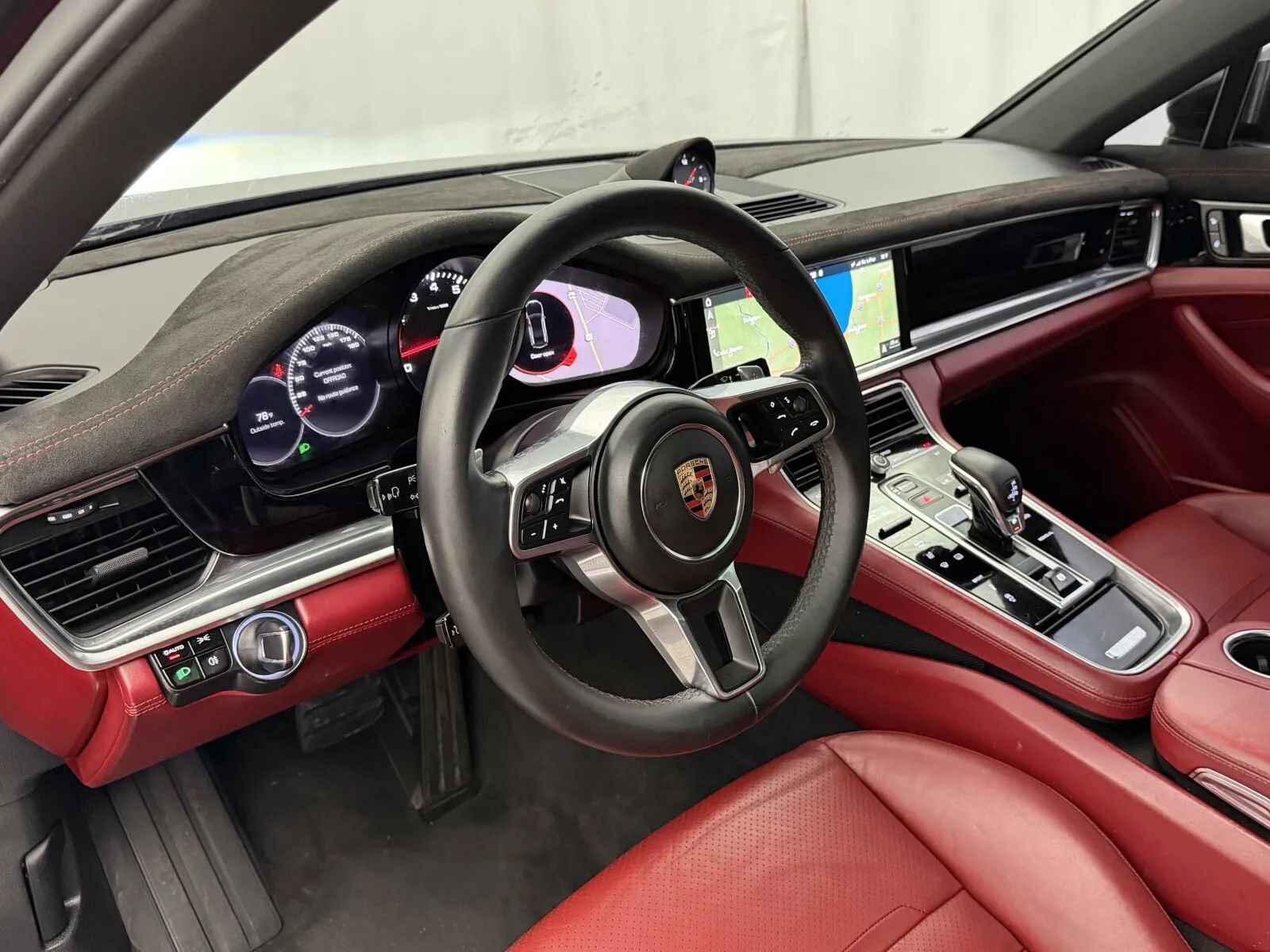 Used 2018 Porsche Panamera RWD image 15