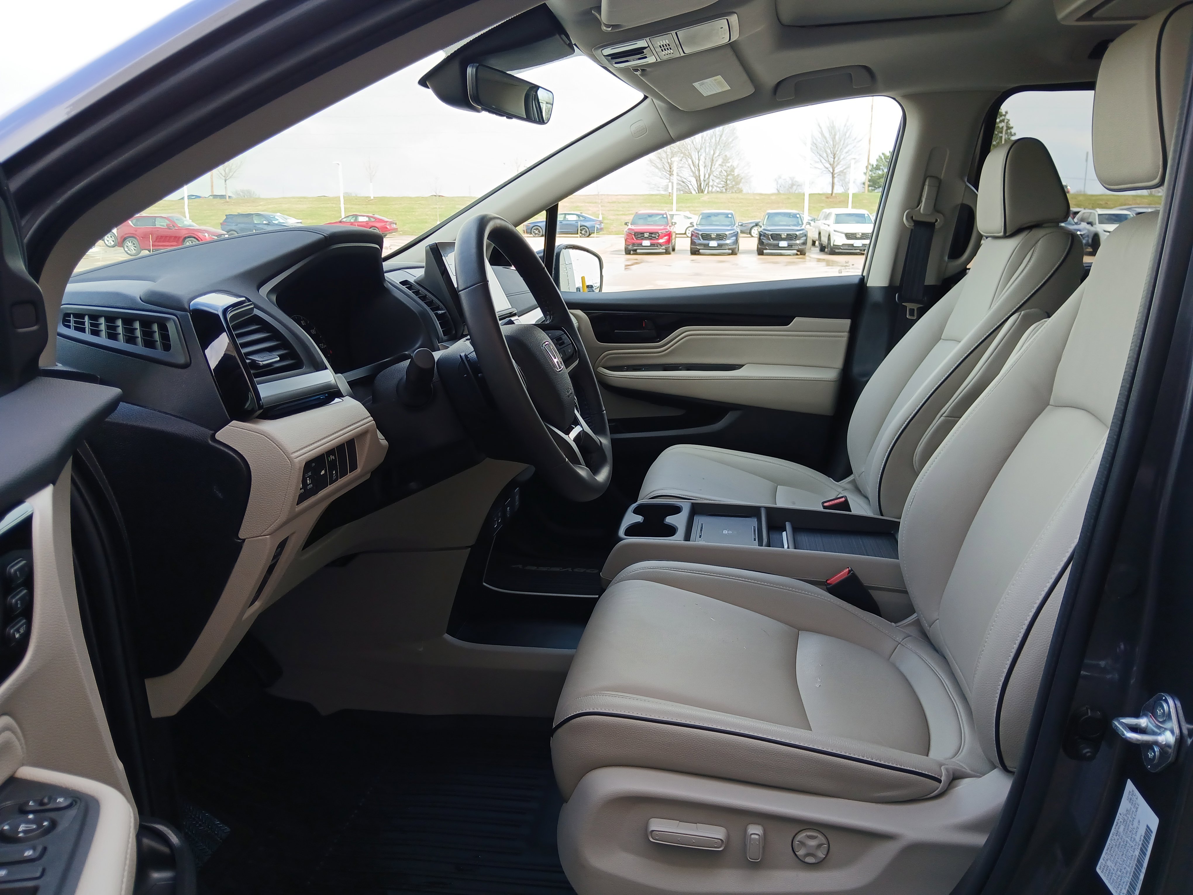 Used 2025 Honda Odyssey Touring image 8