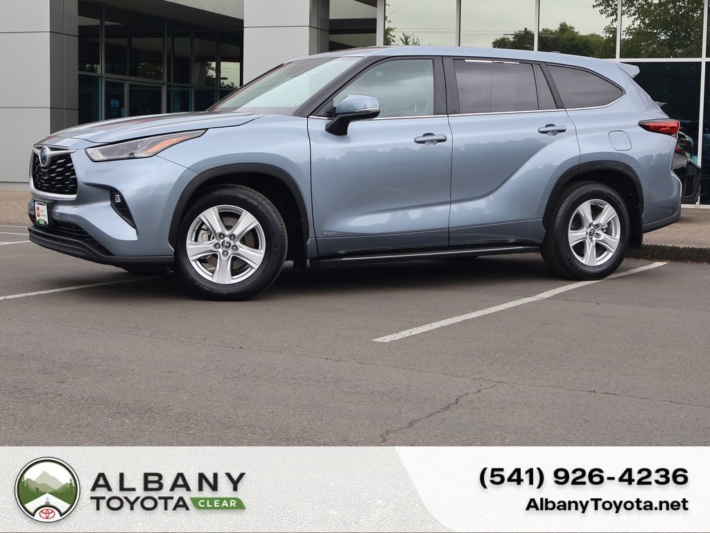 Used 2023 Toyota Highlander LE