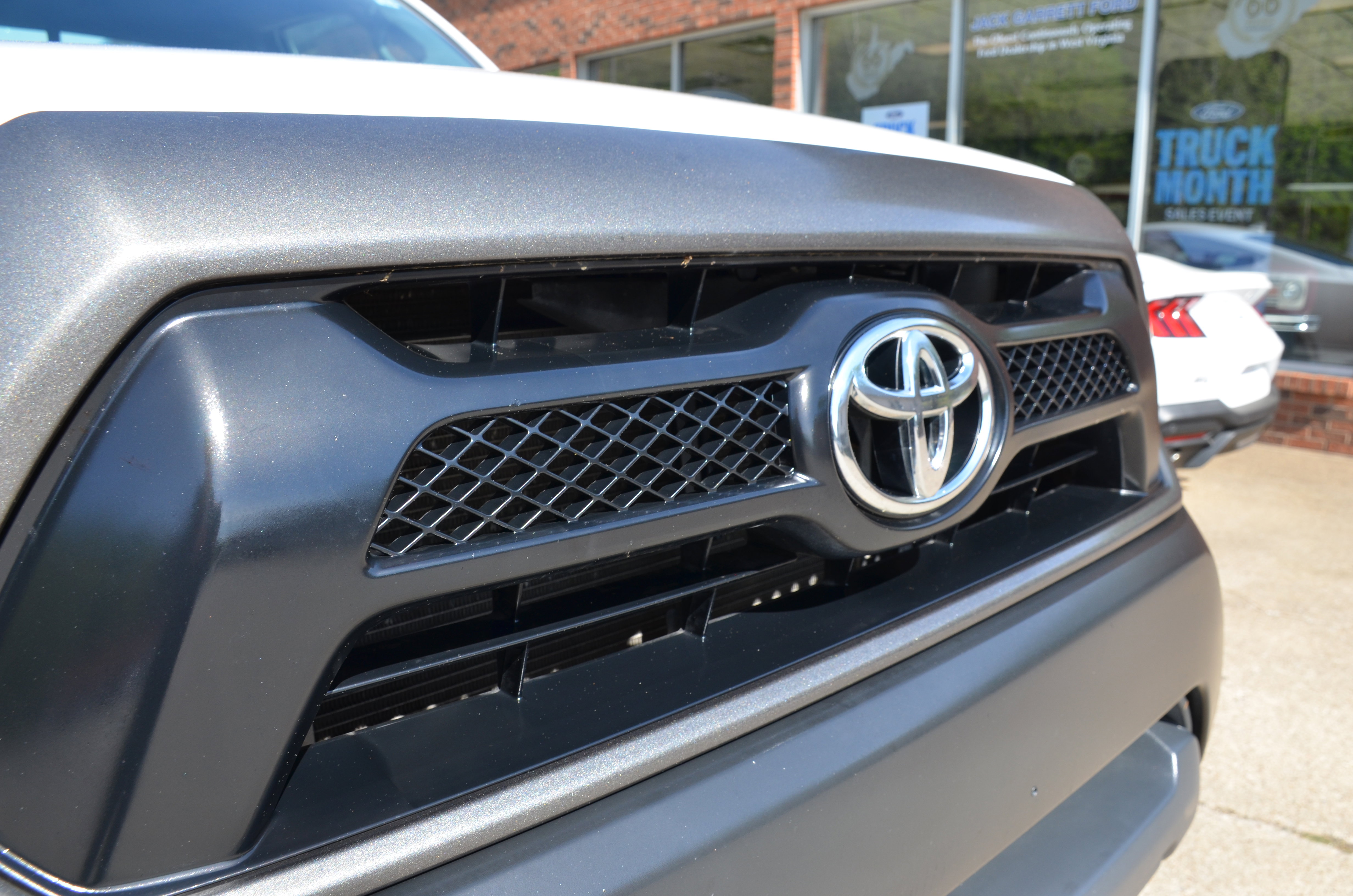 Used 2012 Toyota Tacoma 4x4 Regular Cab image 11