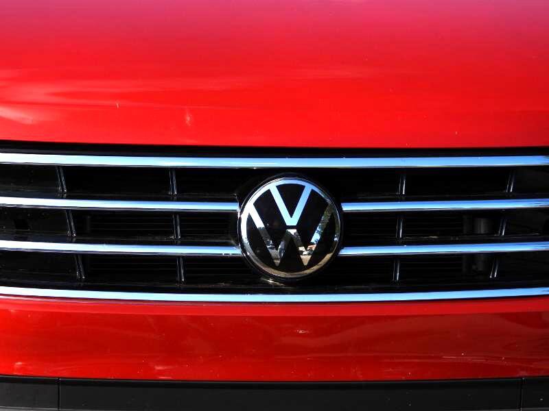 Used 2023 Volkswagen Tiguan SE w/ Panoramic Sunroof Package image 26