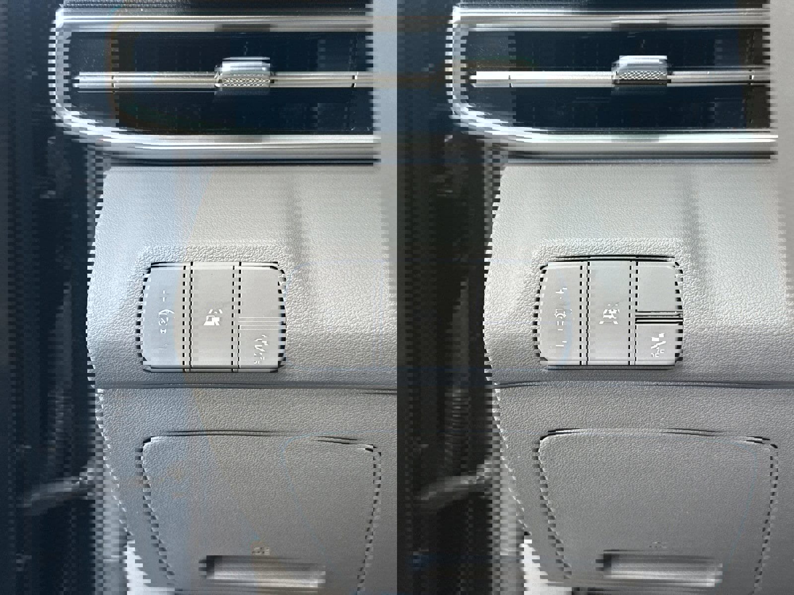 Used 2023 Hyundai Elantra SEL w/ Preferred Accessory Package image 31